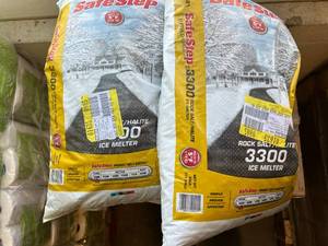 lot 299 image: 2 Bags of Safe Step 3300 Rock Salt Ice Melter