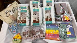 lot 5 image: Variety of Easter Decor & Cards