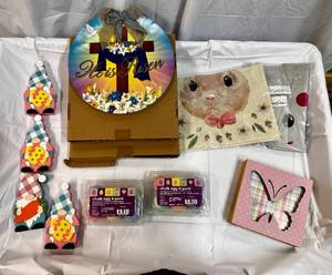 lot 22 image: Easter Dcor & Egg Sidewalk Chalk
