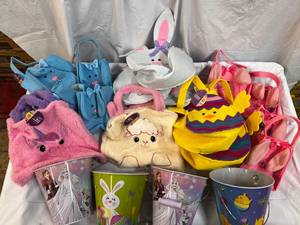 lot 3 image: Large Variety of Easter Items