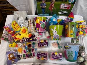 lot 4 image: Large Variety of Easter Items