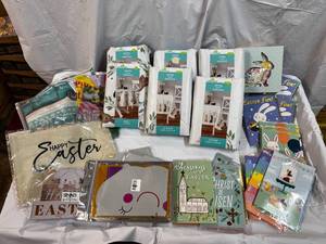 lot 7 image: Variety of Easter Decor & Cards