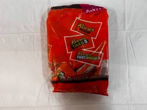lot 133 image: 32oz Reeses Variety Party Pack