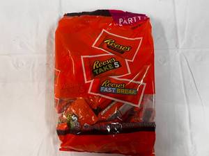 lot 134 image: 32oz Reeses Variety Party Pack