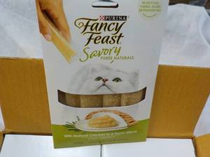 lot 488 image: 30 Ct Purina Fancy Feast Savory Cat Treats Natural Chicken In a Demi Glaze-82023