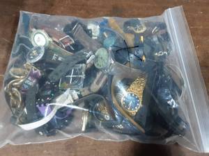 lot 7 image: One Gallon Bag Of Assorted Watches