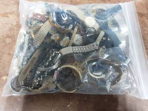 lot 9 image: One Gallon Bag Of Assorted Watches