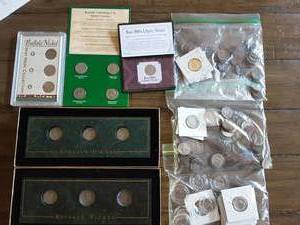 lot 46 image: Buffalo Nickels In Collector Sets