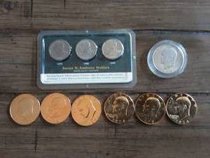 lot 53 image: Set Of Susan B. Anthony Dollars, 6-Gold Plated Ikes & One Other Ike Dollar