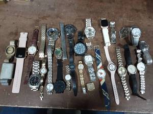 lot 72 image: Lot Of Watches & Bands