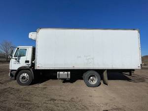 lot 17 image: 2001 Kenworth COE K300 -  DIESEL