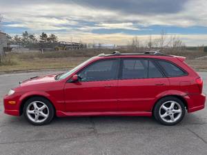 lot 16M image: 2002 Mazda Protege5 - 2 OWNERS