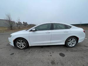 lot 2 image: 2015 Chrysler 200 Limited