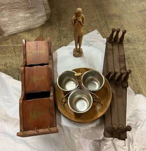 lot 39 image: Vintage Home Dcor