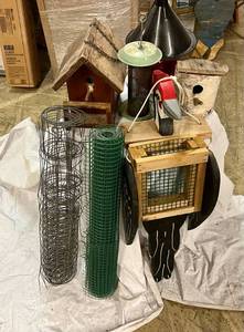 lot 46 image: Handmade Birdhouses, Bird Feeders & Fencing
