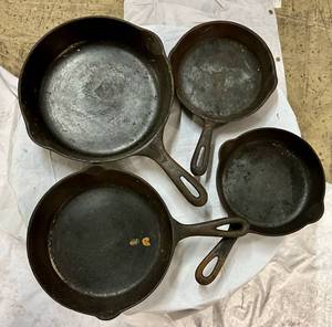 lot 47 image: 4 Cast Iron Skillets