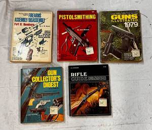 lot 87 image: Collection Gun BooksCatalogsMagazines