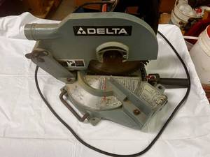 lot 117 image: Delta 10 Miter Saw