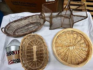 lot 134 image: 4 Baskets, Metal wall hanging, Foldable laundry Sort& Hanging Storage