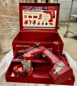 lot 11 image: Milwaukee 12v Hi-Torque Driver Drill With Metal Case