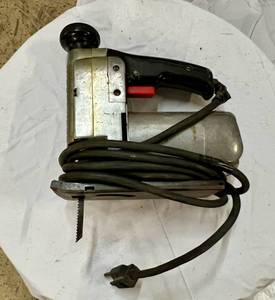 lot 22 image: Jig-Saw