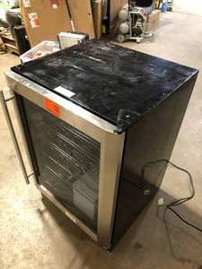 lot 44 image: Vissani 23.4 in. 50 Bottle, 154 Can, Wine and Beverage Cooler with Stainless Steel Door  Customer Returns See Pictures