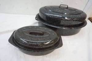 lot 7 image: 2 Enamel Roasters