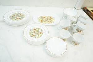 lot 9 image: 12 PC Corning Dish Set