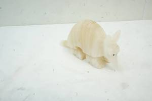 lot 22 image: Carved Mexico Marble Quartz Armadillo
