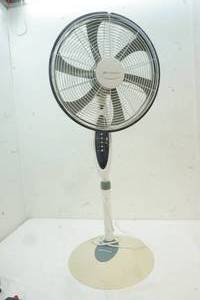 lot 53 image: Bionaire Standing Adjustable Fan