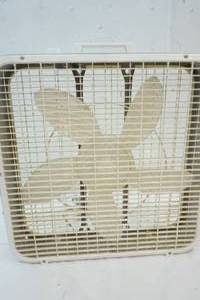 lot 56 image: White Lakewood  3 Speed Box Fan