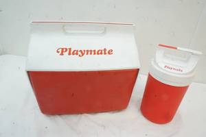 lot 59 image: Playmate Lunch Box and Cooler Jug