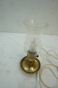 lot 62 image: Electric Table Lamp