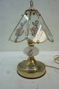 lot 64 image: Pink Rose Touch Lamp for Table Top