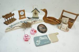 lot 73 image: Wooden Decor
