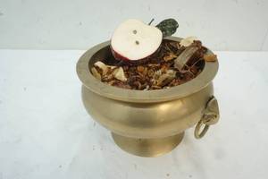 lot 83 image: Brass Flower Pot