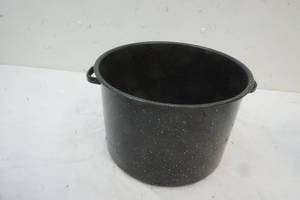 lot 86 image: Black Enamel Cooking Pot