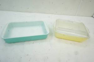 lot 118 image: 2 Pyrex Baking Dishes