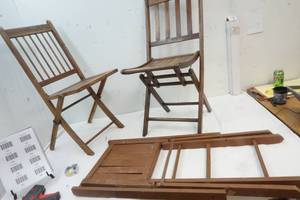 lot 123 image: 3 wooden Folding Chairs
