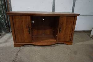 lot 163 image: Entertainment center