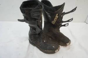 lot 172 image: Thor Black Motor Crossing Boots