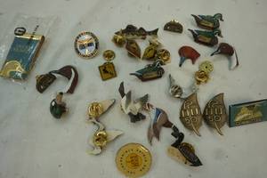 lot 213 image: Variety of Bird Pins & Duck Unlimited Pins