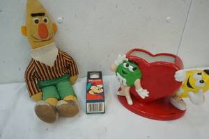 lot 223 image: Ernie, Micky golf balls and M&M Mars planter (ceramic)