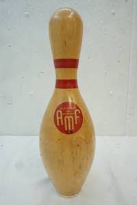 lot 252 image: Vintage Wooden Bowling Pin