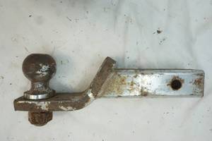 lot 284 image: Acme Trailer Hitch & 2 Ball