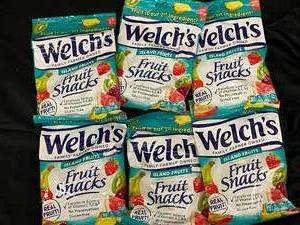 lot 114 image: Welches fruit snacks