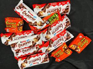 lot 331 image: Bueno and Reeses