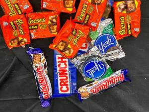 lot 464 image: Candy grab bag