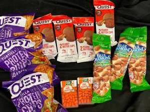 lot 515 image: Snack mix