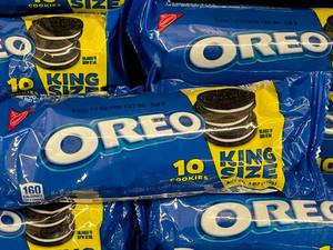 lot 652 image: Oreo King Size Best By 10312023